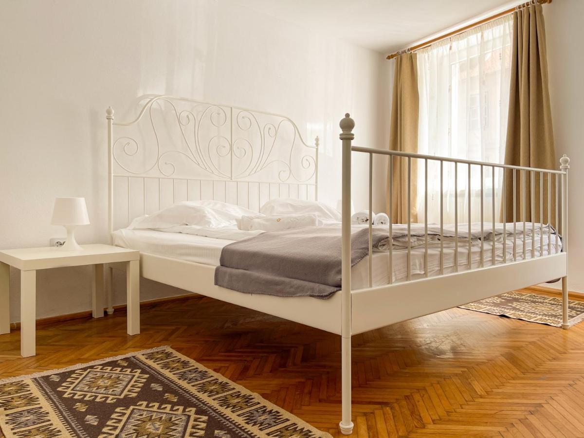 Apartment White Moon