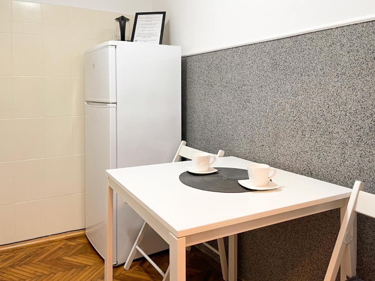 White Moon Apartment *